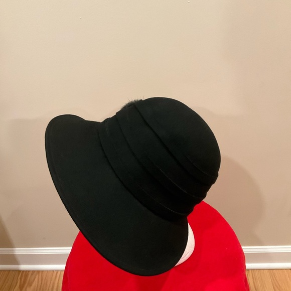 Wool black hat with softs black Pom Pom - Picture 3 of 6